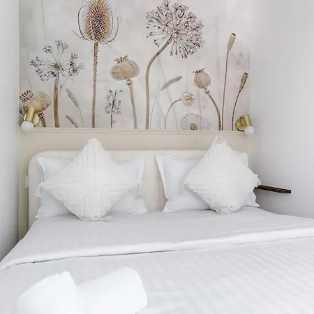 Mykeypers - Chic&elegant Flat 2br/6p- République * Parigi